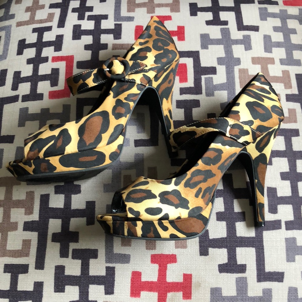 Sexy Cheetah Print Mary Jane Heels